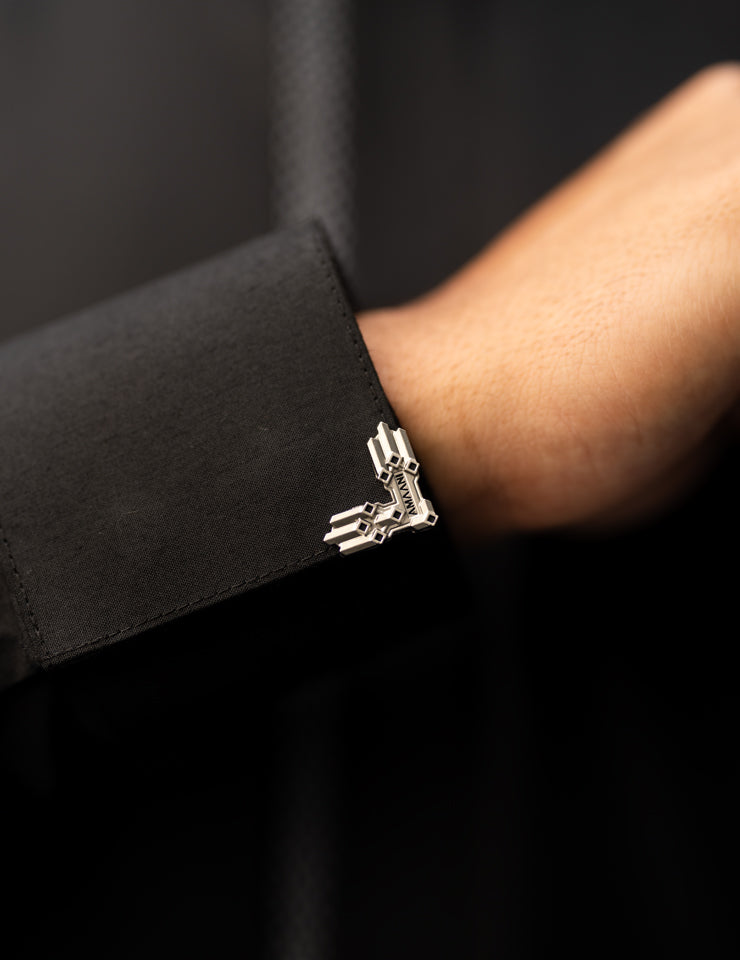 Black Amaani Noble Thobe showing hidden zip placket and subtle placket pattern, men's thobe SA