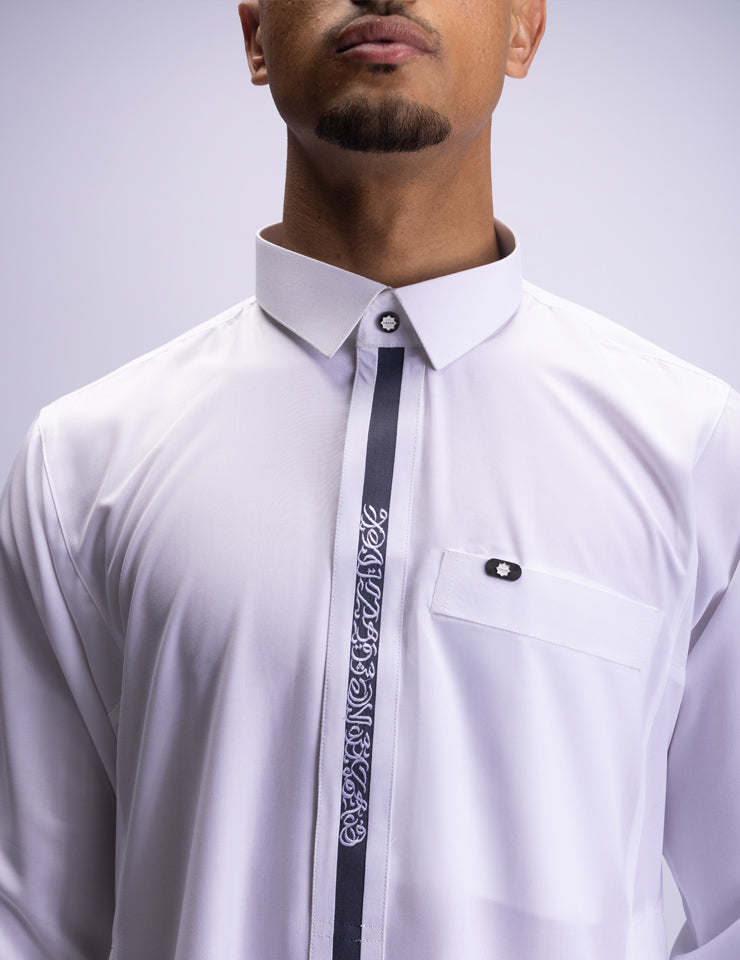 White Amaani Ace Thobe showing contrast fabric on the placket and cuffs, premium men's thobe SA