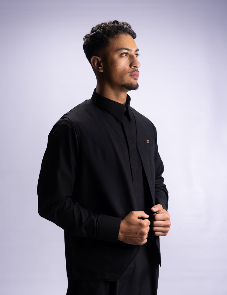 Amaani Ameer Thobe in black with signature buttons at collar and cuffs, men's thobe South Africa