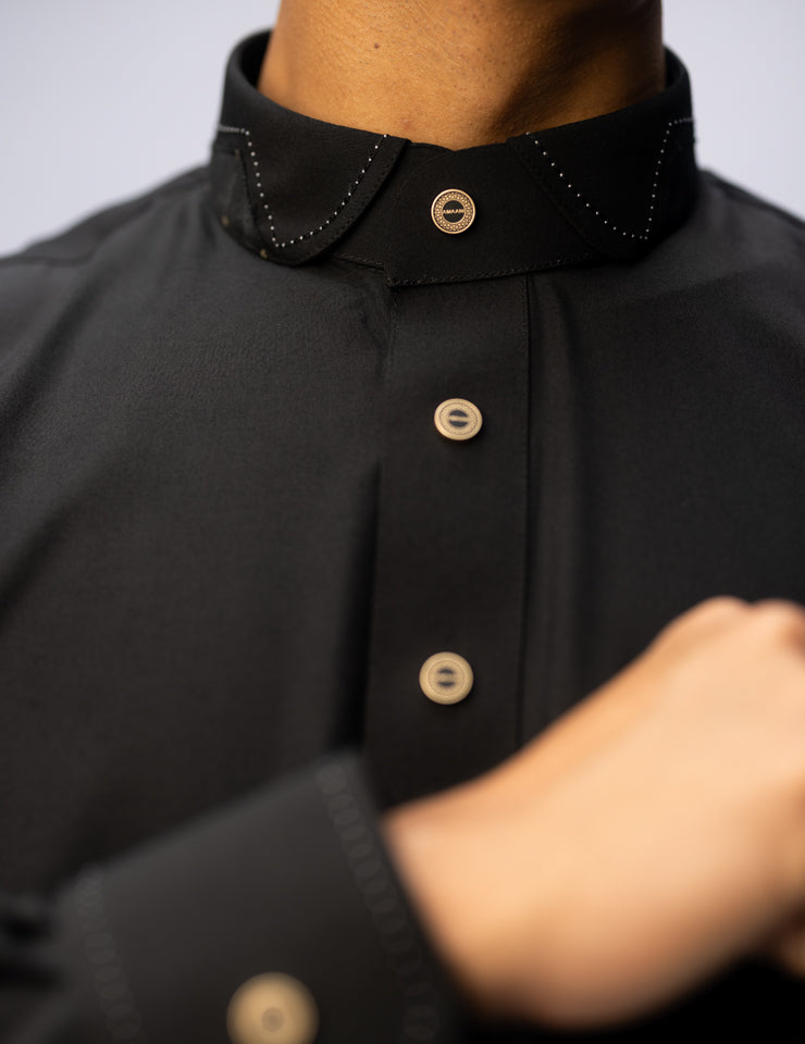 Amaani Spade Thobe in black, mandarin collar and cuff detailing, premium thobe South Africa