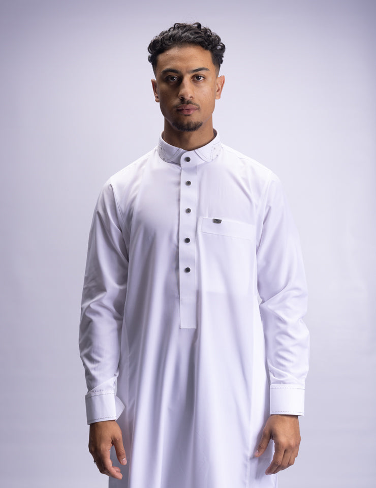Amaani Spade Thobe in white, mandarin collar men's thobe with contrast detailing, South Africa