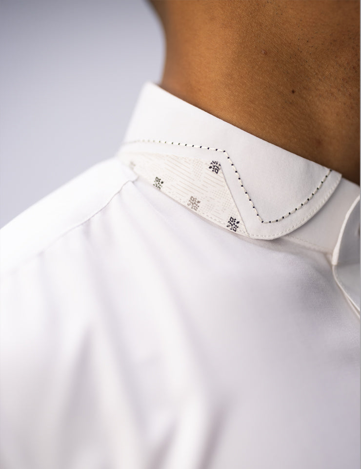 Amaani Spade Thobe in white, contrast fabric collar and cuff detail, men's thobe South Africa