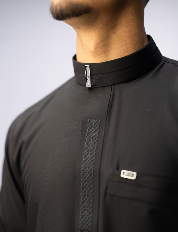Amaani Sultan Thobe in black with signature buttons at collar and top pocket, men's thobe SA