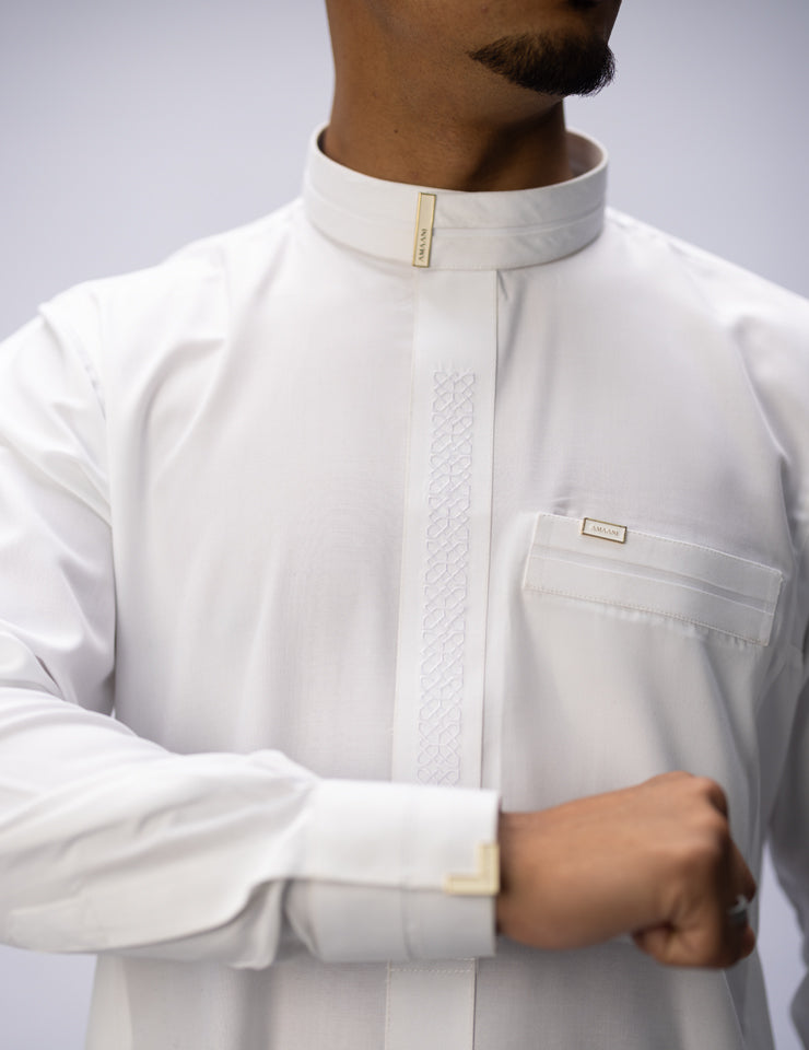 Amaani Sultan Thobe in alabaster with signature buttons at collar and cuffs, men's thobe SA