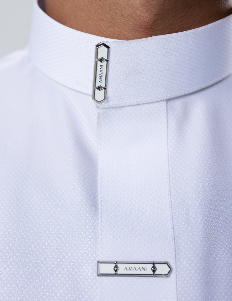 Diamond pattern fabric detail on the white Amaani Asrar Saudi Thobe