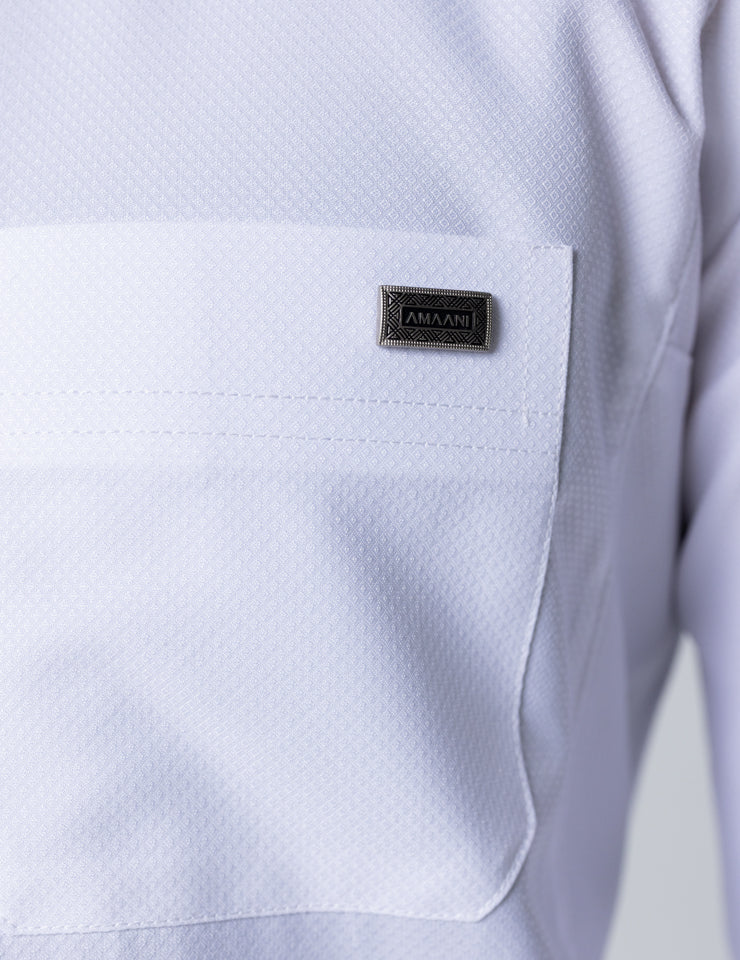 Placket and signature button detail on the white Amaani Fakhama Saudi Thobe
