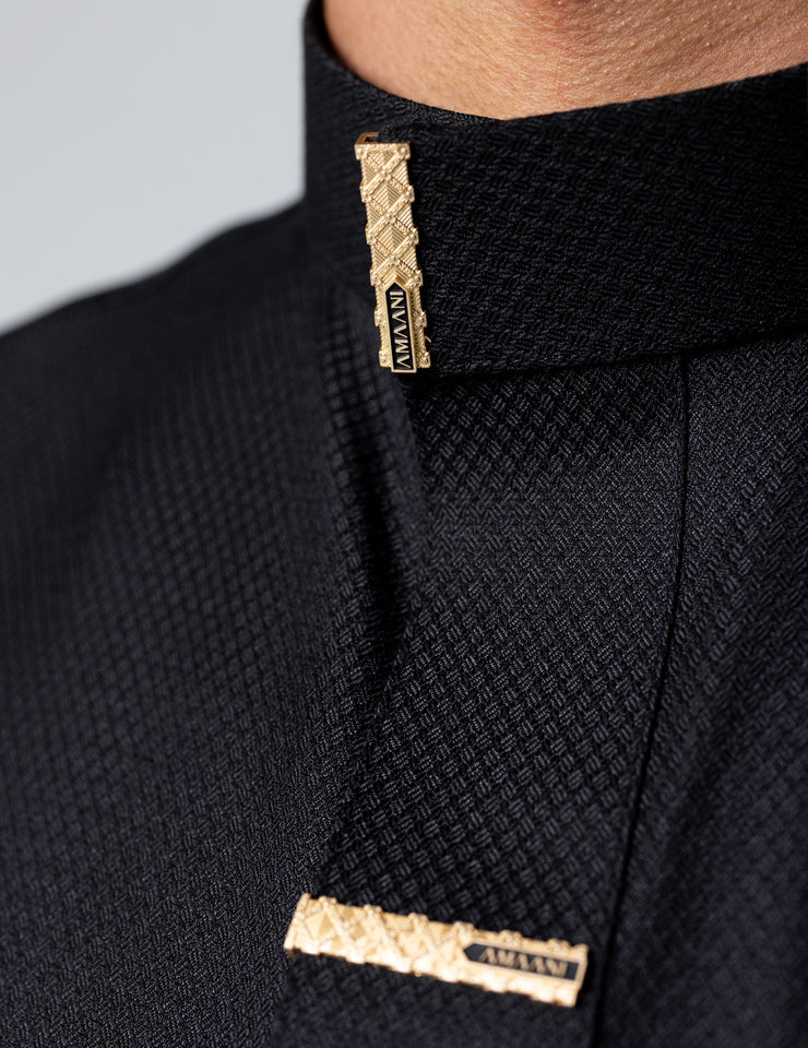 Saudi collar detail with Amaani Signature Buttons on the black Nibras thobe