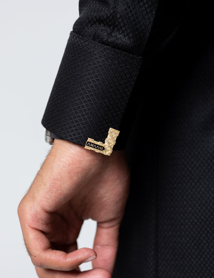 Tailored cuff detail with signature buttons on the black Amaani Nibras Saudi Thobe